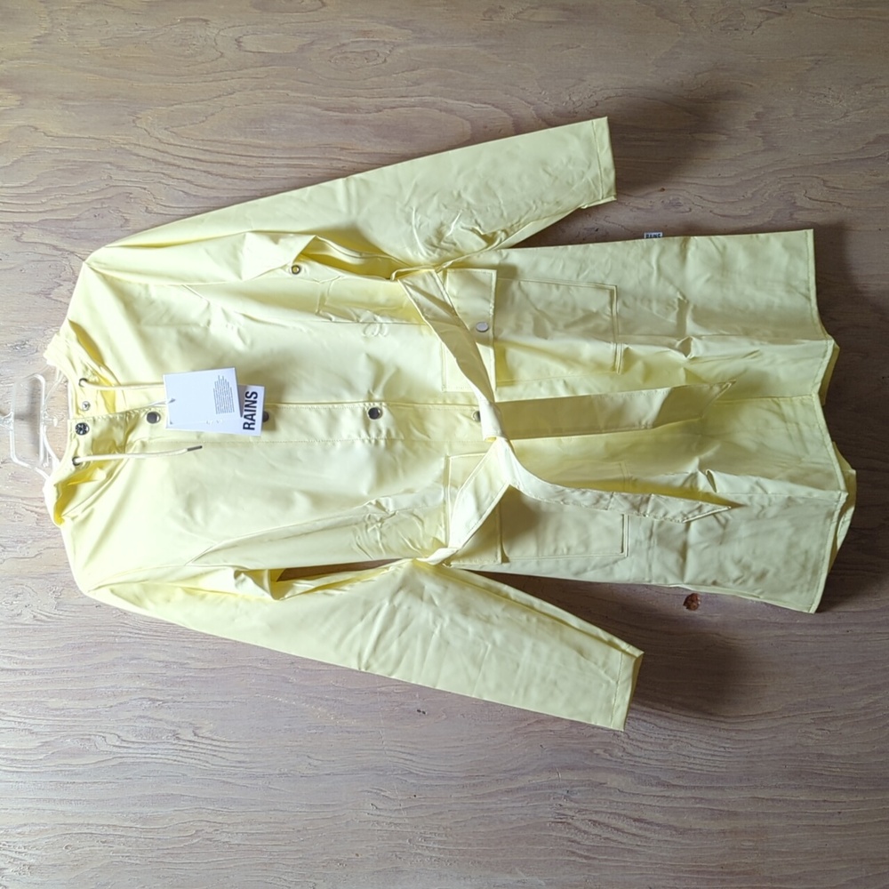 RAINS / WOMEN / OUTERWEAR / RAIN STRAW CURVE RAIN JACKET w/HOOD - YELLOW NWT